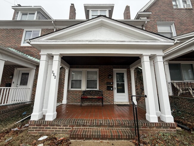 606 N Woodington Rd, Unit 2 in Baltimore, MD - Foto de edificio - Building Photo