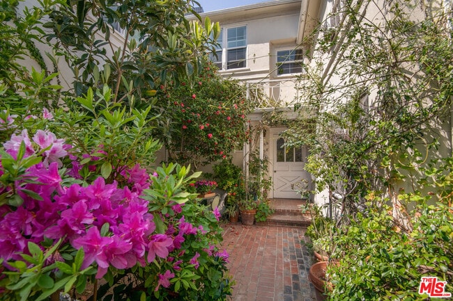 405 Shirley Pl in Beverly Hills, CA - Building Photo - Building Photo