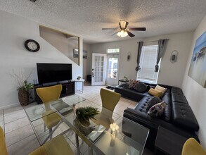 1100 Century Oaks Dr in Gulfport, MS - Building Photo - Building Photo