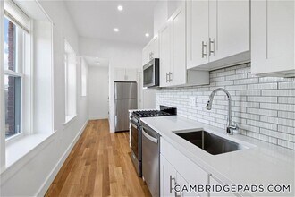 406 Columbia St, Unit 3 in Cambridge, MA - Foto de edificio - Building Photo