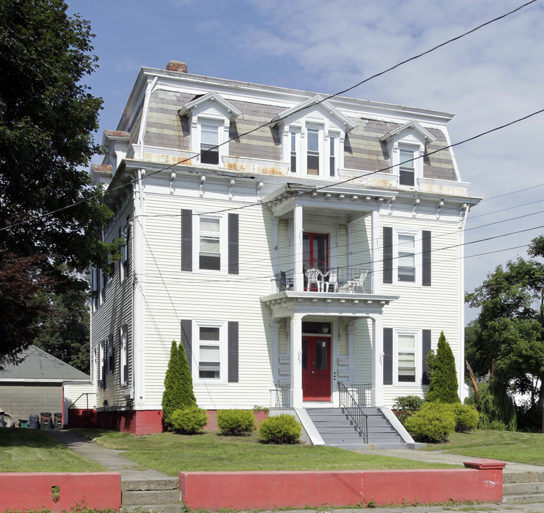 411 Laurel Hill Ave in Cranston, RI - Building Photo