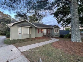 2440 Sherrie Ln SW in Conyers, GA - Building Photo