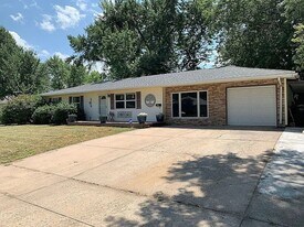 3329 SW Kiowa St in Topeka, KS - Building Photo