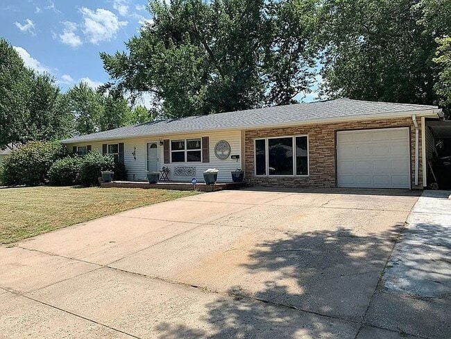 property at 3329 SW Kiowa St