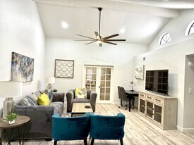 9040 E Winchcomb Dr in Scottsdale, AZ - Building Photo