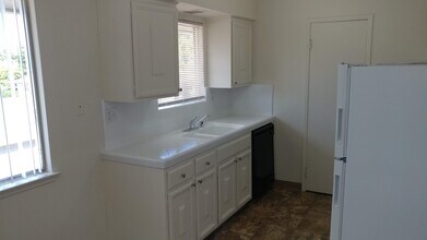 2813 N West Ave in Fresno, CA - Building Photo - Building Photo