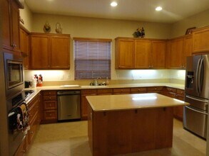 23730 Forest View Ct in Santa Clarita, CA - Building Photo - Building Photo