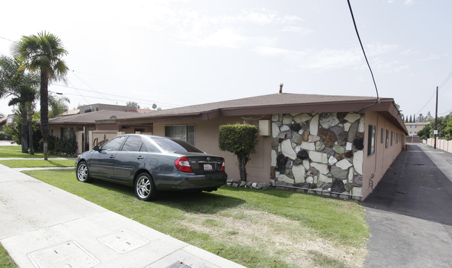 Agate Manor in Anaheim, CA - Building Photo - Building Photo