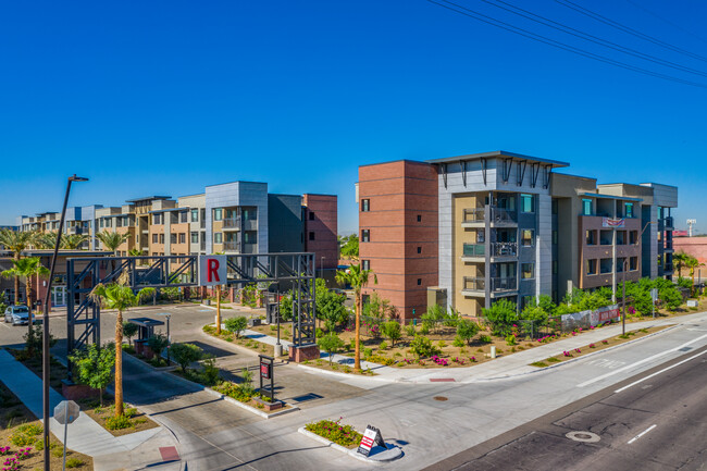 The Retreat at Rio Salado in Tempe, AZ - Building Photo - Building Photo