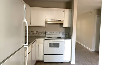 4541 Tarpon Bay Rd in Myrtle Beach, SC - Building Photo - Building Photo