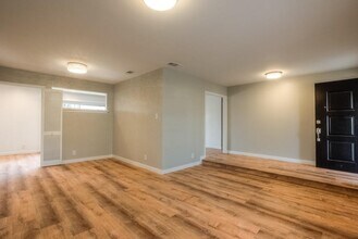 7403 Glenhill Rd in Austin, TX - Building Photo - Building Photo