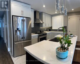 890 Maple Ave in Milton, ON - Building Photo - Building Photo