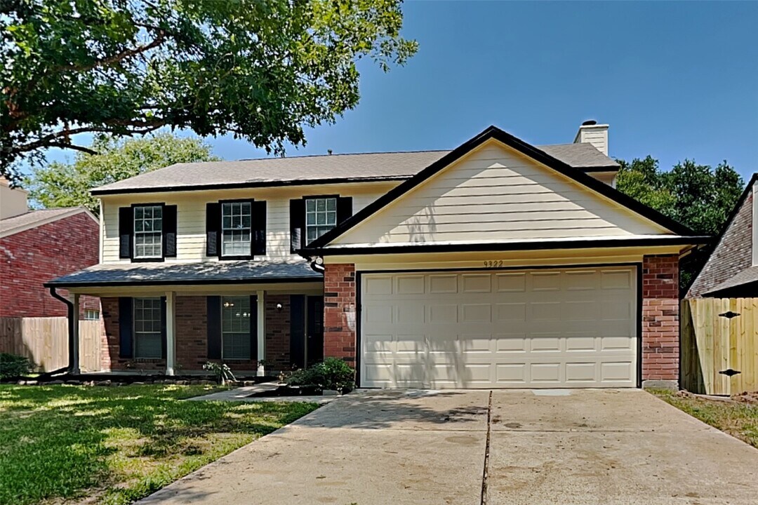 9322 Bayou Bluff Dr in Spring, TX - Building Photo