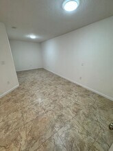 1202 La Brad Ln in Tampa, FL - Building Photo - Building Photo
