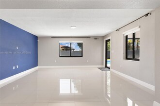 4165 W 5th Ln in Hialeah, FL - Building Photo - Building Photo