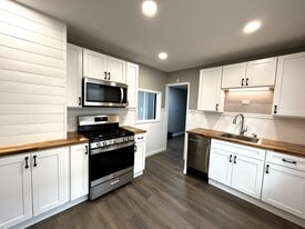 198 Columbus Ave, Unit Upper in Buffalo, NY - Building Photo