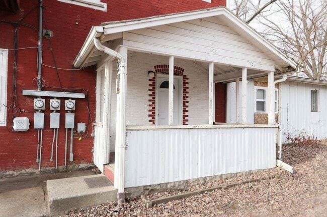 property at 1403 E Lincoln Ave