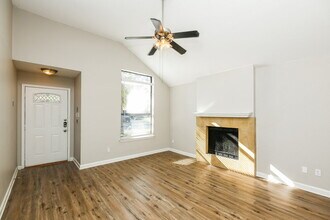 103 Hardin Dr in Arlington, TX - Foto de edificio - Building Photo