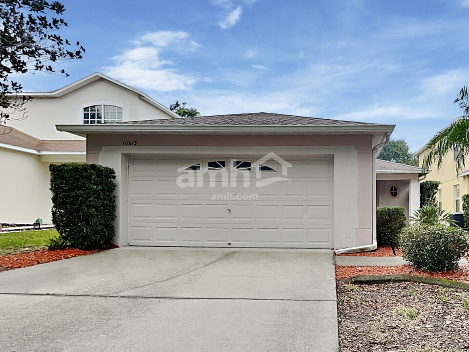 10613 Navigation Dr in Riverview, FL - Building Photo