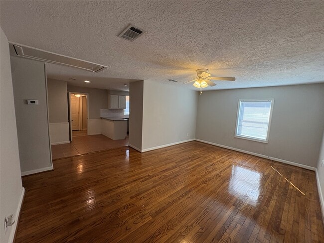 309 Houston St in Tomball, TX - Building Photo - Building Photo