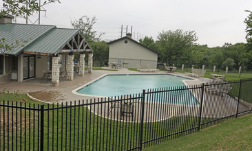 Willow Tree Apartments in Grand Prairie, TX - Building Photo - Building Photo