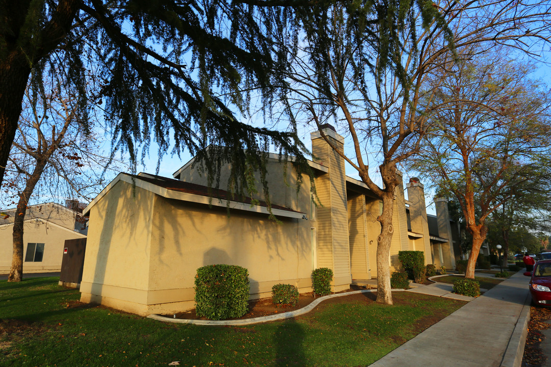 Valhalla Village in Bakersfield, CA - Building Photo