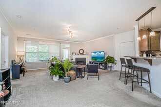 624 Sloan Ct in Matawan, NJ - Building Photo - Building Photo