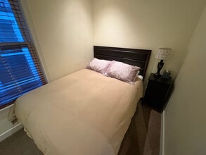 3238 N Hoyne Ave, Unit 2 in Chicago, IL - Foto de edificio - Building Photo