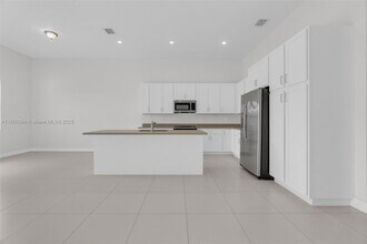 19447 SW 124th Ave in Miami, FL - Building Photo - Building Photo