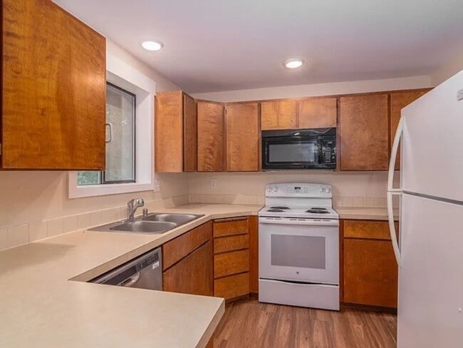 507 W 6th St in Cheney, WA - Foto de edificio - Building Photo
