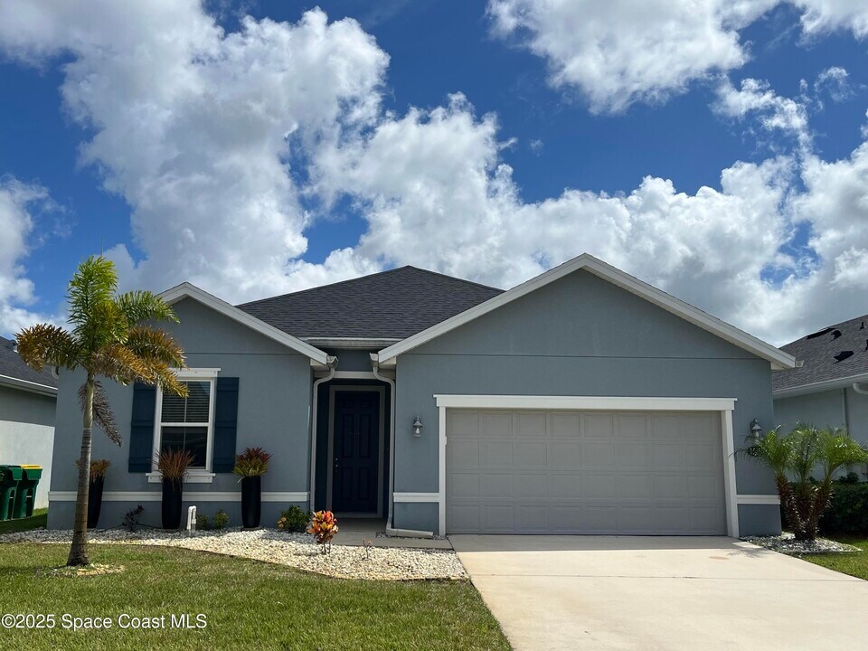 1505 Potenza Dr in West Melbourne, FL - Building Photo