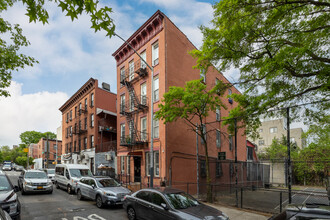 138 Taaffe Pl in Brooklyn, NY - Building Photo - Building Photo