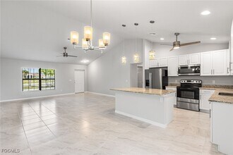 4012 Country Club Blvd in Cape Coral, FL - Building Photo - Building Photo