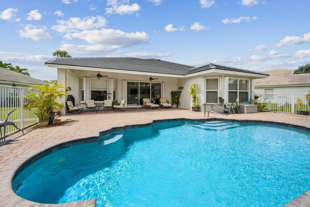 4062 Bahia Isle Cir in Wellington, FL - Building Photo