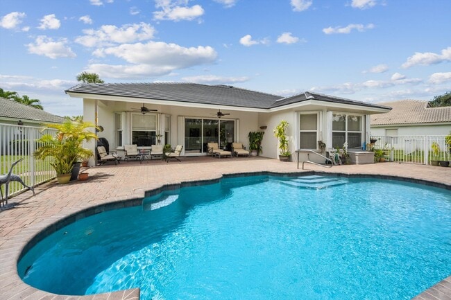 property at 4062 Bahia Isle Cir