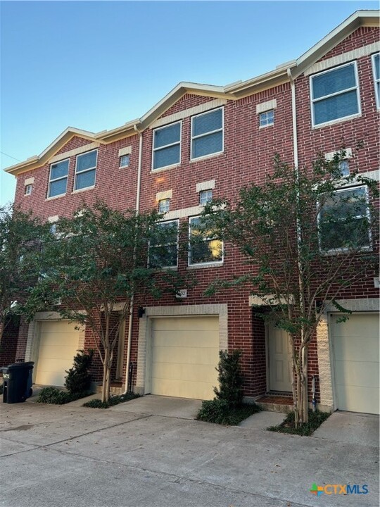 8705 Bryam St in Houston, TX - Foto de edificio