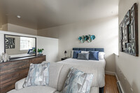 Glass Factory Apartments/HEAT included photo'