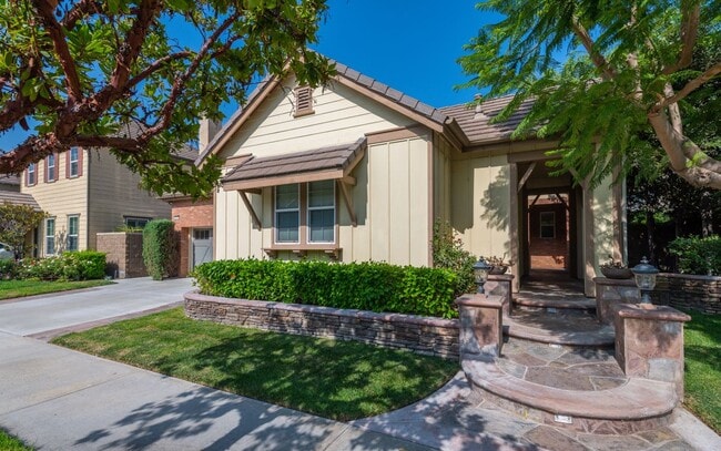 15519 Sonora St in Tustin, CA - Foto de edificio - Building Photo