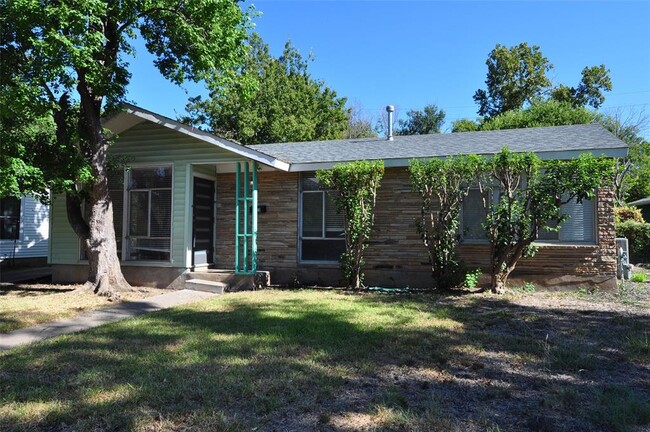 1420 Broadmoor Dr in Austin, TX - Building Photo - Building Photo