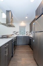 12672 60th Ave S in Seattle, WA - Foto de edificio - Building Photo