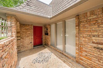 10618 Ravenscroft Dr in Dallas, TX - Building Photo - Building Photo
