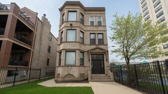 4832 N Winthrop Ave in Chicago, IL - Building Photo