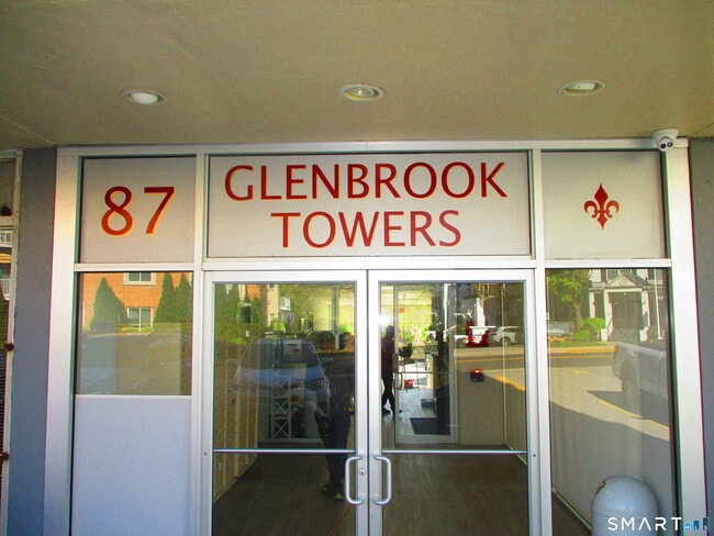 87 Glenbrook Rd in Stamford, CT - Foto de edificio - Building Photo