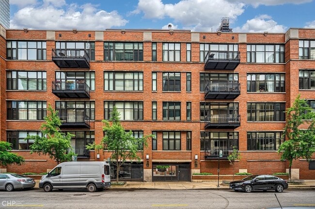 333 W Hubbard St, Unit 3L in Chicago, IL - Building Photo - Building Photo