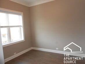 888 W Lill Ave, Unit 2 in Chicago, IL - Building Photo - Building Photo