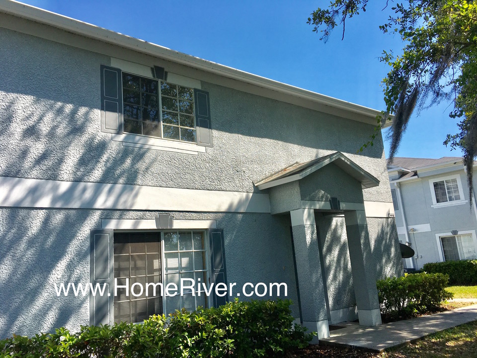 7344 E Bank Dr in Tampa, FL - Building Photo