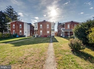 121 W Arch St in Fleetwood, PA - Building Photo - Building Photo