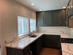 802 N Sloan Ave in Compton, CA - Building Photo - Building Photo