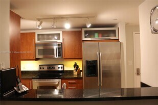 7355 SW 89th St in Miami, FL - Building Photo