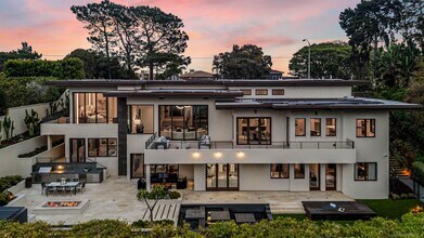8070 La Jolla Scenic Dr N in San Diego, CA - Building Photo - Building Photo